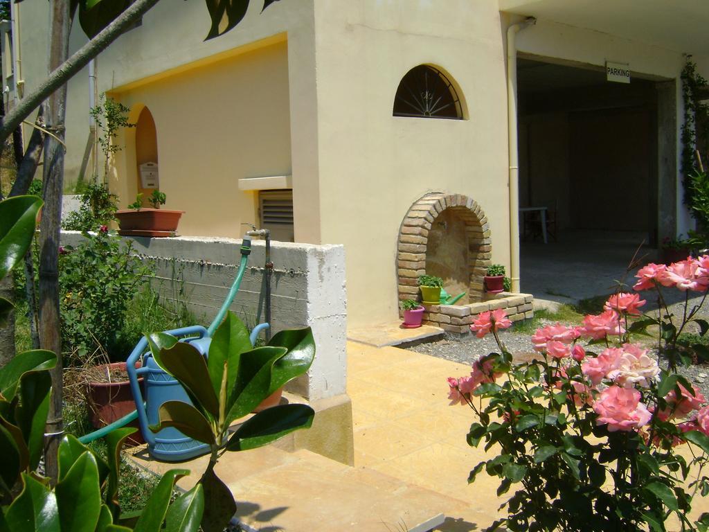 Scorpios Apartments Dassia  Bagian luar foto